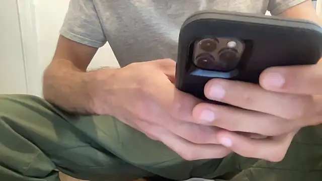 Snapshot of 10ThickInches chatting on October 27, 3:05 pm 10ThickInches online show from October 27, 3:05 pm