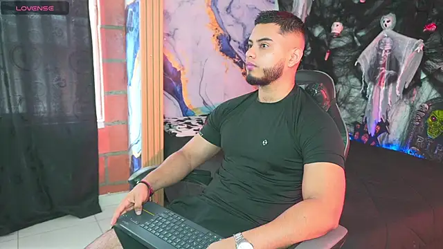 Snapshot of Tiler_wolker chatting on October 26, 4:35 pm Tiler wolker online show from October 26, 4:35 pm