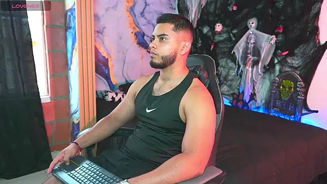 Snapshot of Tiler_wolker chatting on October 29, 7:59 pm Tiler wolker online show from October 29, 7:59 pm