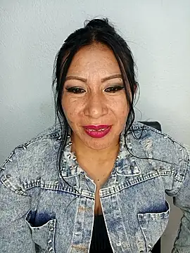 Esmeralda 546 online show from January 9, 7:15 pm