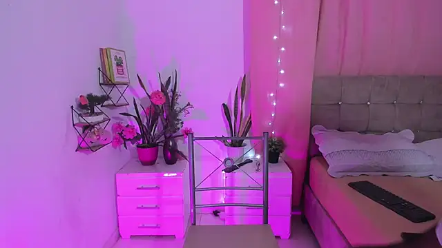 nahomi28  online show from November 22, 6:40 pm