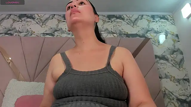 Snapshot of naomy_sexy_ chatting on March 29, 9:15 pm naomy sexy online show from March 29, 9:15 pm