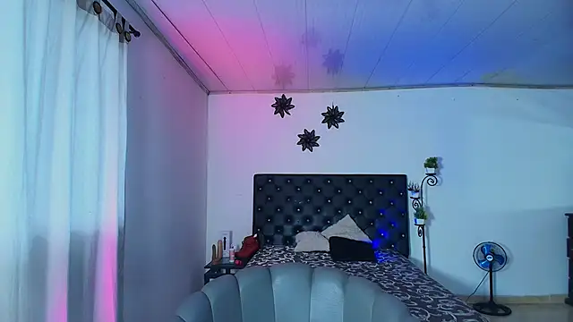 GiannaRoberts online show from November 4, 12:04 pm