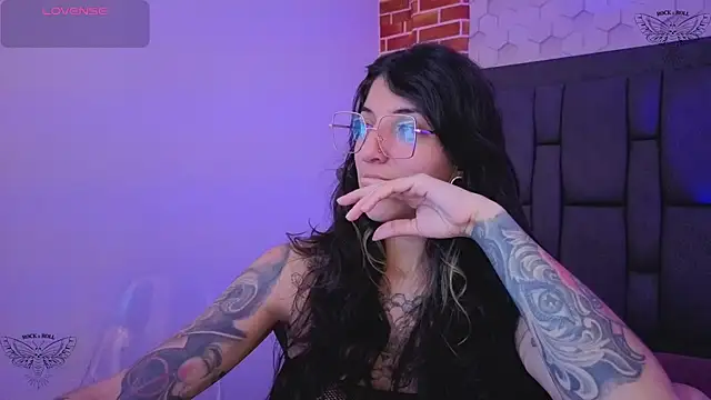 Snapshot of ghostwomaan chatting on February 17, 12:01 pm ghostwomaan online show from February 17, 12:01 pm