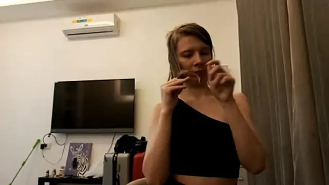 Snapshot of MargaretFairy chatting on November 12, 5:57 pm MargaretFairy online show from November 12, 5:57 pm