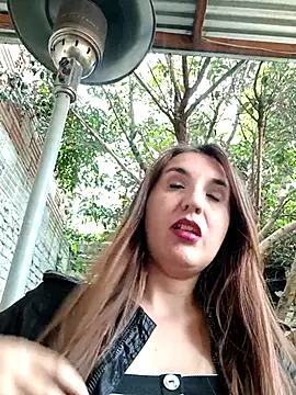 Snapshot of Alyah_1-2 chatting on October 28, 9:06 pm Alyah 1-2 online show from October 28, 9:06 pm