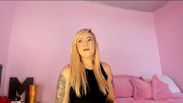 Snapshot of sylvanaLayton chatting on November 26, 3:46 pm sylvanaLayton online show from November 26, 3:46 pm