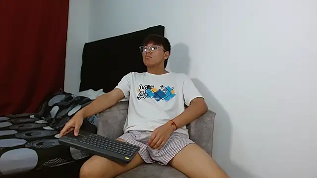 Snapshot of isak_lane chatting on October 30, 2:02 am isak lane online show from October 30, 2:02 am