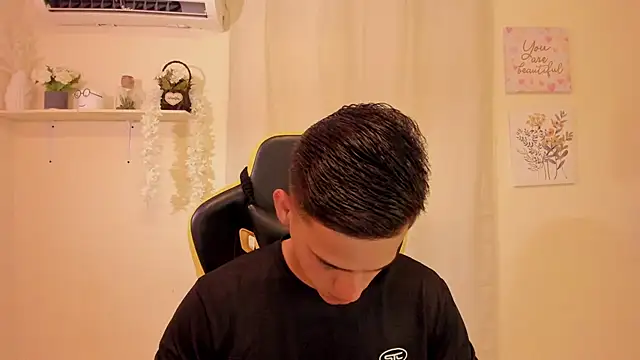 elmasmas01 online show from February 6, 6:00 pm