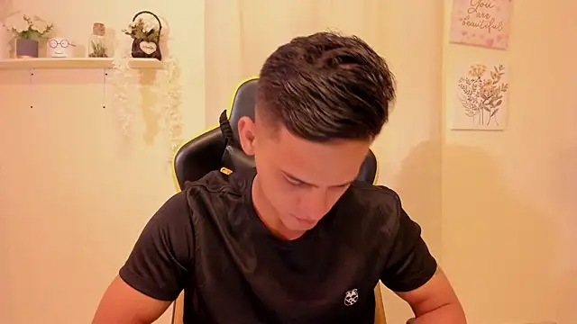 elmasmas01 online show from February 14, 1:41 pm