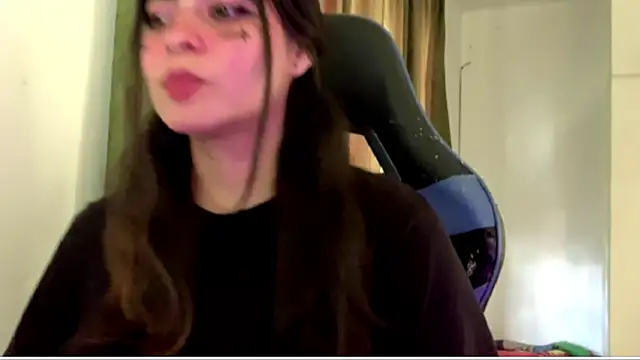 Snapshot of Annagoth_ chatting on April 2, 4:26 pm Annagoth online show from April 2, 4:26 pm