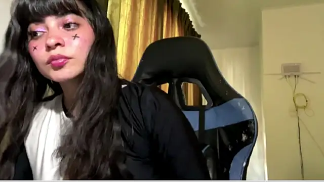 Snapshot of Annagoth_ chatting on April 14, 8:15 pm Annagoth online show from April 14, 8:15 pm