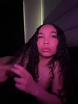 nikkiloveee online show from February 5, 9:41 pm