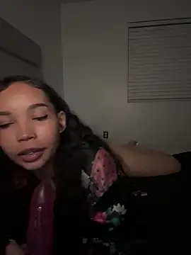 nikkiloveee online show from February 13, 6:20 am