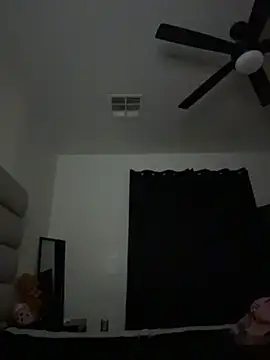 nikkiloveee online show from May 6, 3:57 am
