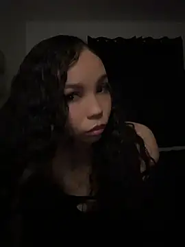 nikkiloveee online show from May 13, 6:00 am