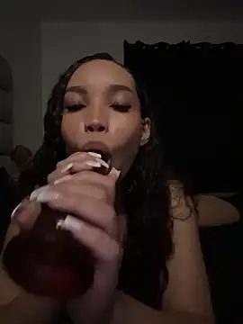 nikkiloveee online show from May 25, 4:07 am