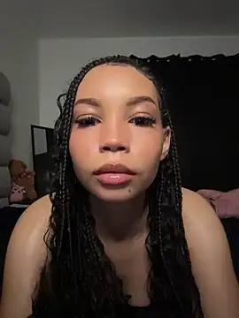 nikkiloveee online show from June 15, 7:43 am