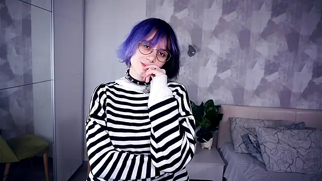 KellePourier online show from November 2, 5:15 pm