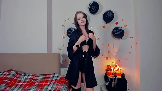 Snapshot of YourLovelyLily chatting on November 5, 2:11 am YourLovelyLily online show from November 5, 2:11 am