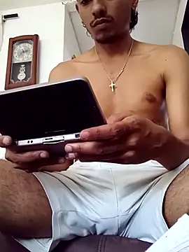 SkinniYamo online show from March 14, 7:30 pm