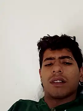 Snapshot of SkinniYamo chatting on June 10, 7:35 pm SkinniYamo online show from June 10, 7:35 pm