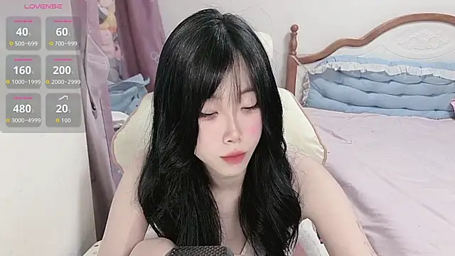 Snapshot of Vivian-88 chatting on April 10, 4:06 am Vivian-88 online show from April 10, 4:06 am