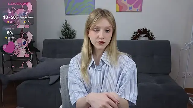 KissChristie   online show from December 18, 6:47 pm