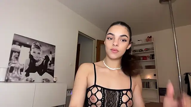 maddymeadows online show from December 20, 9:44 pm