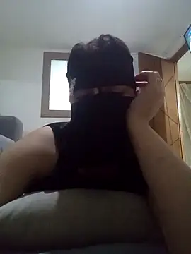 Snapshot of yassmin-- chatting on November 13, 12:59 pm yassmin-- online show from November 13, 12:59 pm