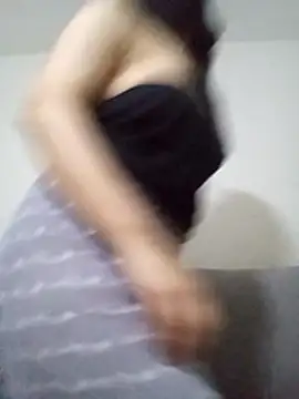 Snapshot of yassmin-- chatting on December 2, 11:15 am yassmin-- online show from December 2, 11:15 am