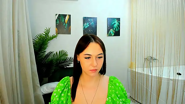 Snapshot of MakeYoueHappy chatting on December 1, 12:21 pm MakeYoueHappy online show from December 1, 12:21 pm