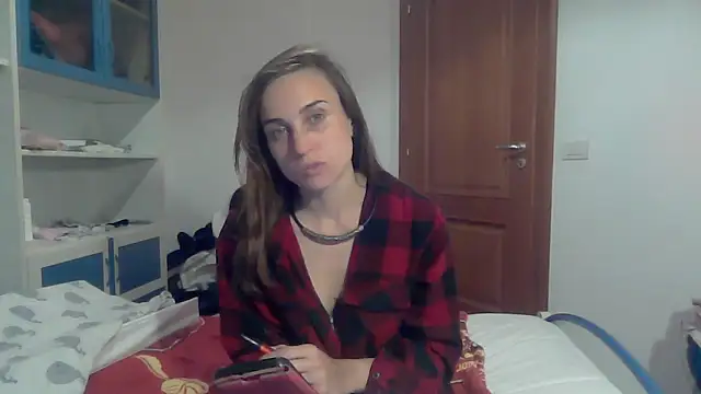 Snapshot of SinnEmily chatting on April 18, 4:33 pm SinnEmily online show from April 18, 4:33 pm