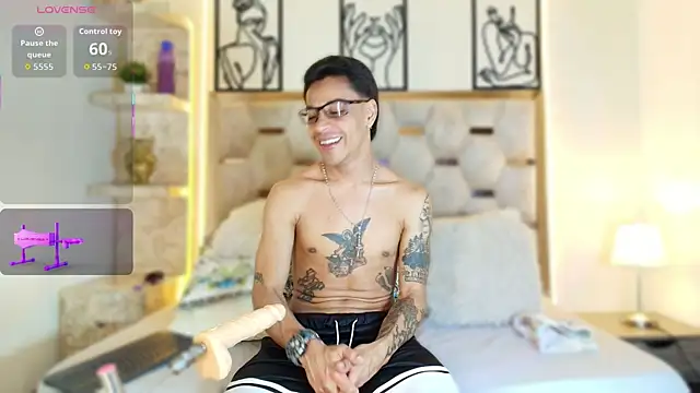 Snapshot of Andrew_Haalls chatting on December 4, 8:39 pm Andrew Haalls online show from December 4, 8:39 pm