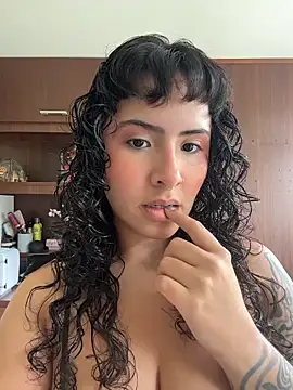 Snapshot of SugarTroubl33 chatting on April 6, 1:56 pm SugarTroubl33 online show from April 6, 1:56 pm