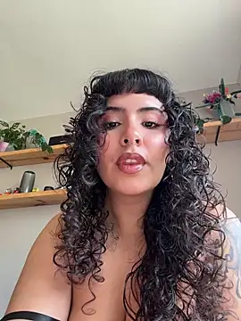 SugarTroubl33 online show from June 18, 2:21 pm