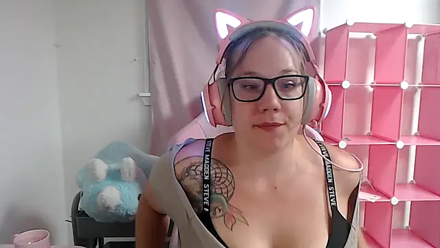 VixxyKitt3n online show from October 27, 5:22 am