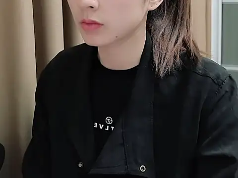 Snapshot of lvy-002 chatting on October 31, 3:29 am lvy-002 online show from October 31, 3:29 am