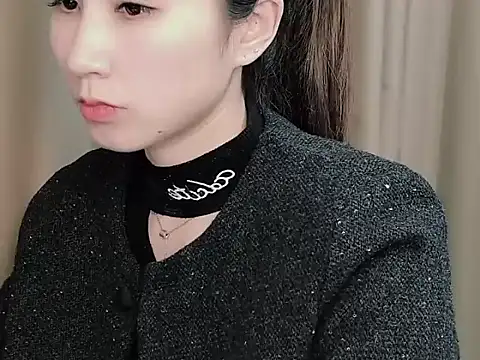 Snapshot of lvy-002 chatting on November 3, 4:03 am lvy-002 online show from November 3, 4:03 am