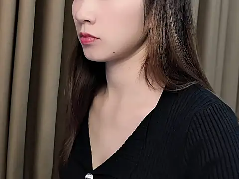 Snapshot of lvy-002 chatting on November 11, 3:39 am lvy-002 online show from November 11, 3:39 am