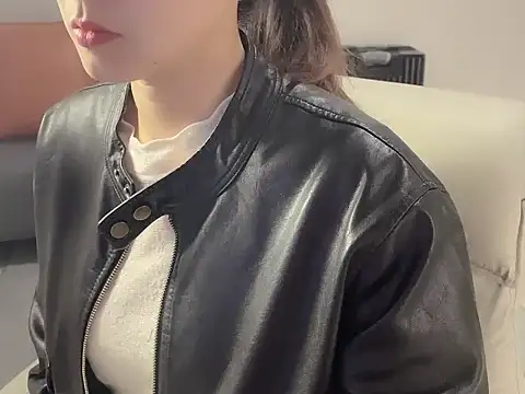 Snapshot of lvy-002 chatting on November 27, 10:39 am lvy-002 online show from November 27, 10:39 am