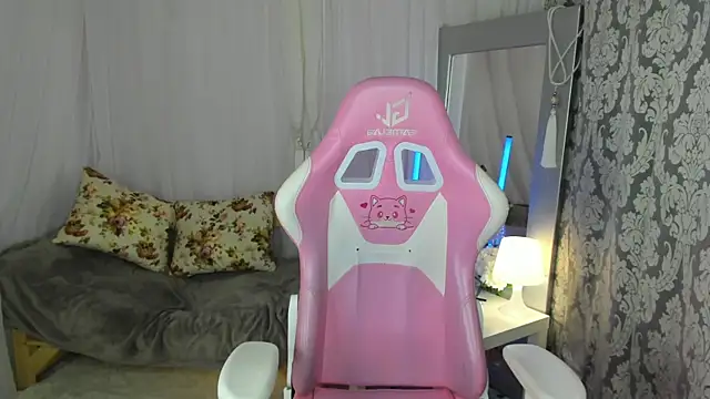 Snapshot of May_Yam chatting on April 13, 1:00 am May Yam online show from April 13, 1:00 am