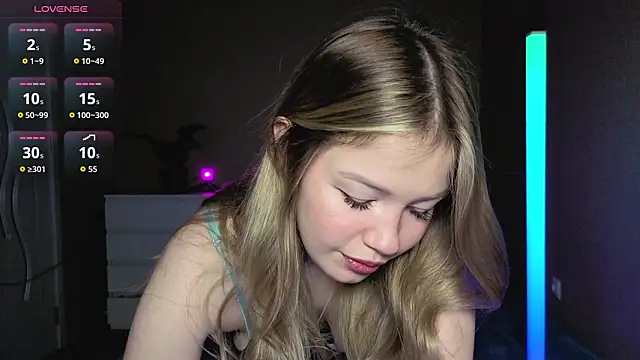 Snapshot of pawsclawss chatting on March 2, 5:08 am pawsclawss online show from March 2, 5:08 am