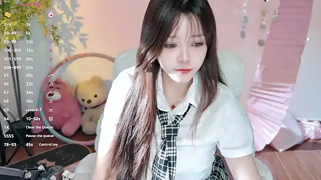 Yiluo95 online show from June 9, 4:40 pm
