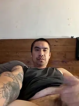 Snapshot of Stronggdragon85 chatting on June 3, 7:11 am Stronggdragon85 online show from June 3, 7:11 am