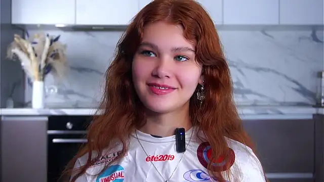 Snapshot of YettaCalabria chatting on December 18, 11:27 am YettaCalabria online show from December 18, 11:27 am