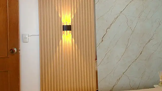 Snapshot of Madisson_Queens chatting on November 11, 4:07 pm Madisson Queens online show from November 11, 4:07 pm