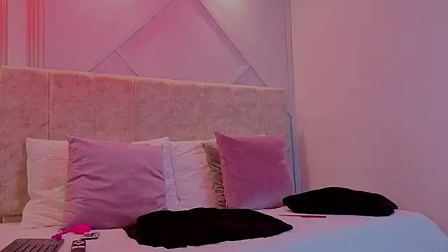 Snapshot of Scarlett__lace chatting on December 16, 4:39 am Scarlett lace online show from December 16, 4:39 am