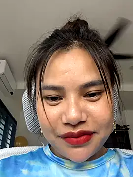 Snapshot of VinaVibe chatting on October 28, 4:49 am VinaVibe online show from October 28, 4:49 am