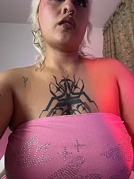 pinkbaddie777 online show from November 11, 2:33 am